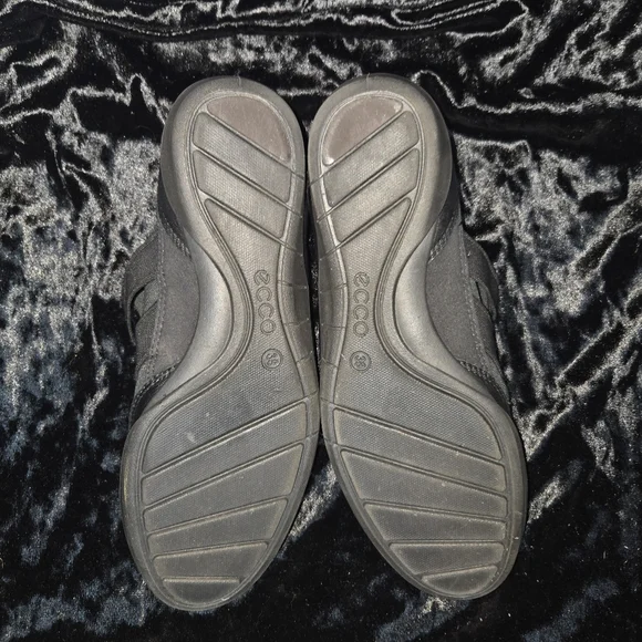 Ecco Loafer Slip On Strappy Stretchy Flats Sz 38 (8/8.5)  Black On Black - Picture 4 of 4